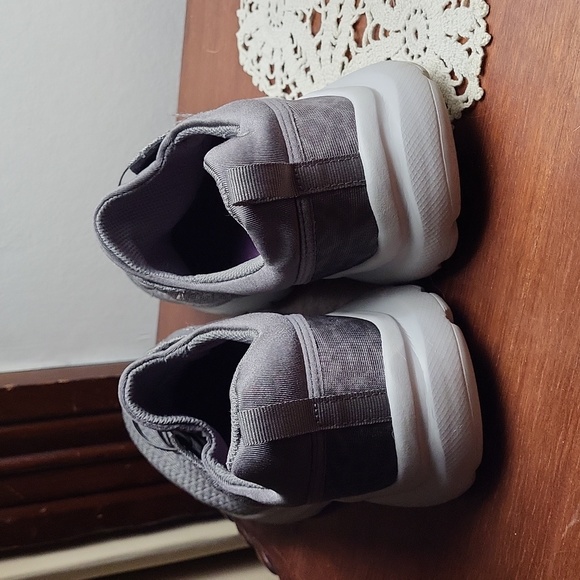 Ryka Whim - Picture 4 of 12